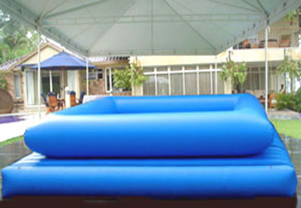 alquiler de inflable lucha en el barro