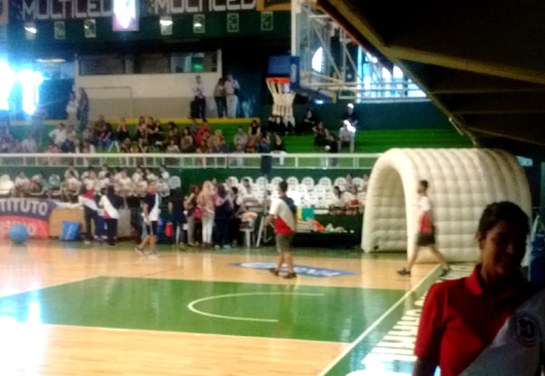 alquiler de inflable tunel de futbol